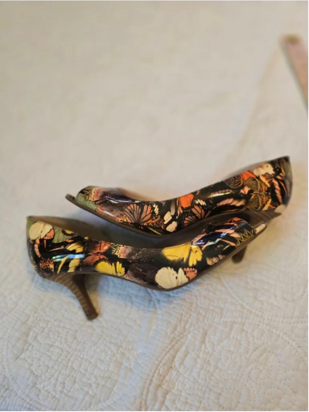 Rare Unique Tahari Butterfly Print Peep Toe Heels Size 7 Black Orange Retro MCM